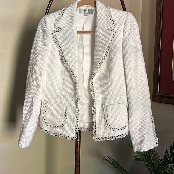 TAHARI  White Tweed Blazer w/Polka Dot Trim - Picture 9 of 9